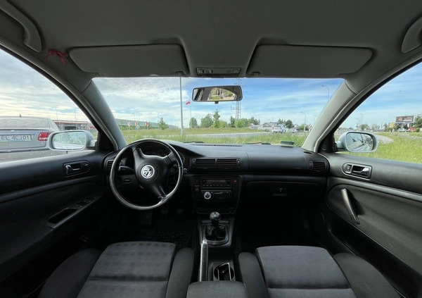 Volkswagen Passat cena 11900 przebieg: 312000, rok produkcji 2001 z Warszawa małe 37